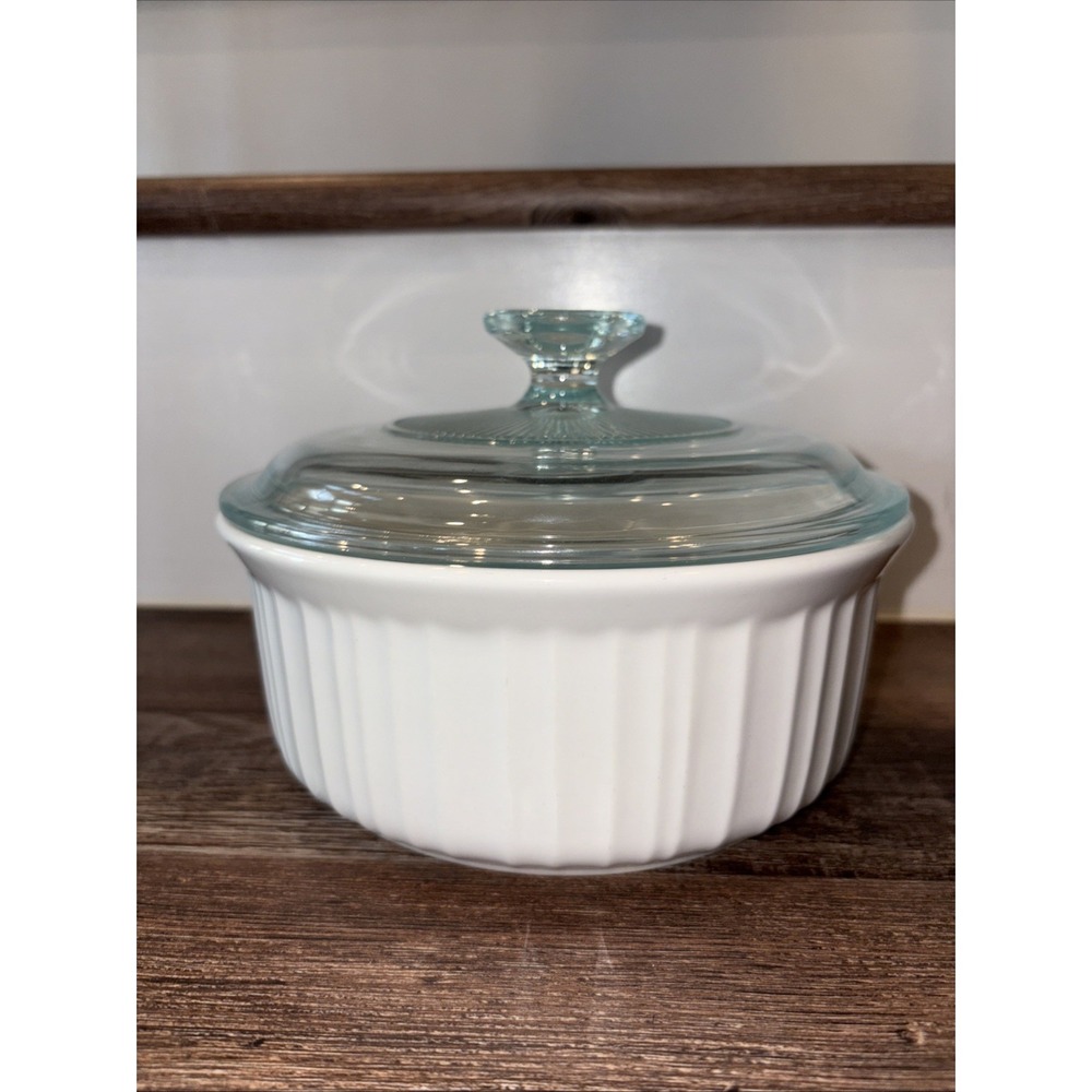 Corning Ware French White Round Stoneware - 1 1/2 Quart Casserole Dish with Lid